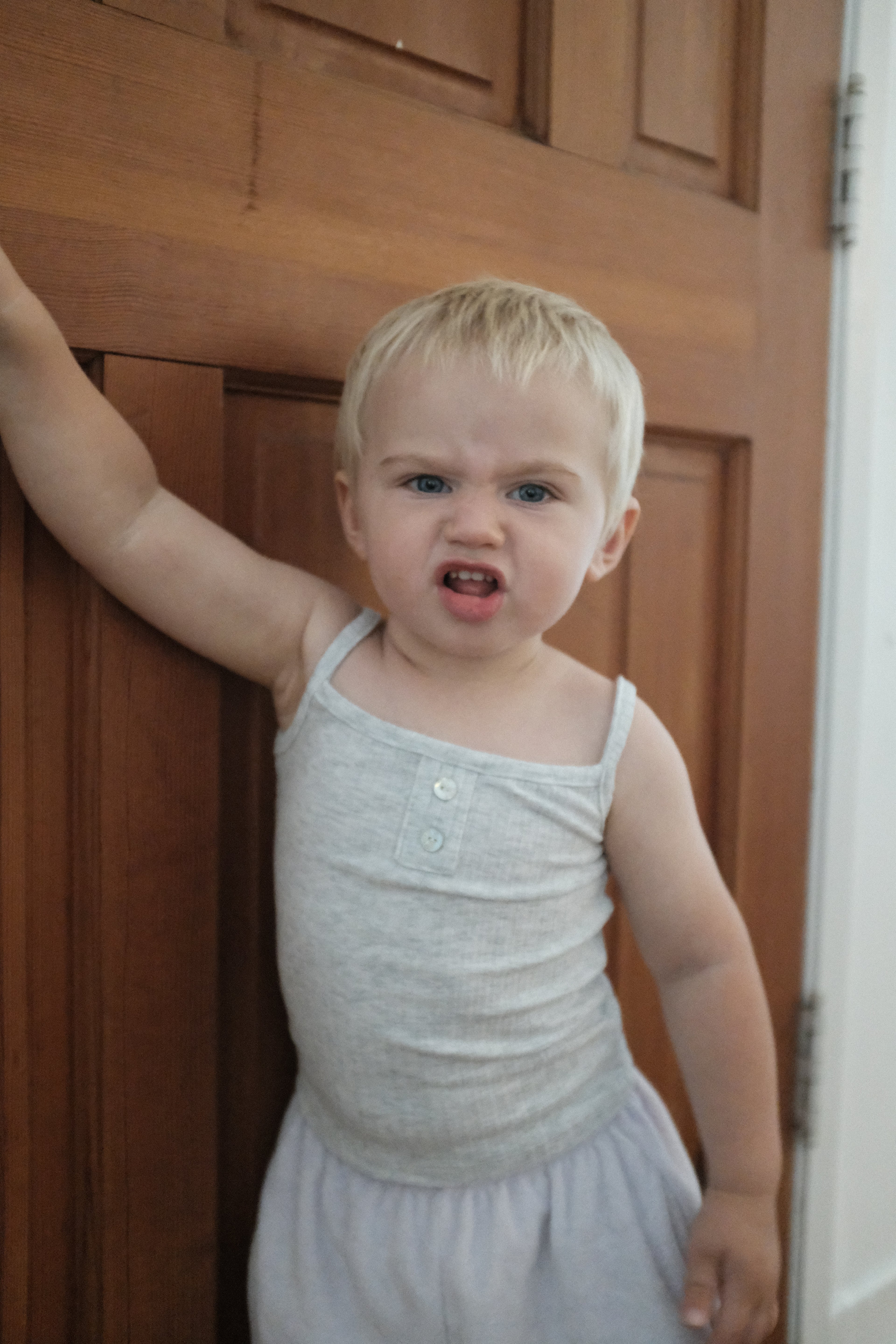 Sleeveless with Buttons - Gray